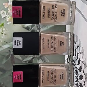 Wet n Wild Photofocus bundle of foundation( fair-light)